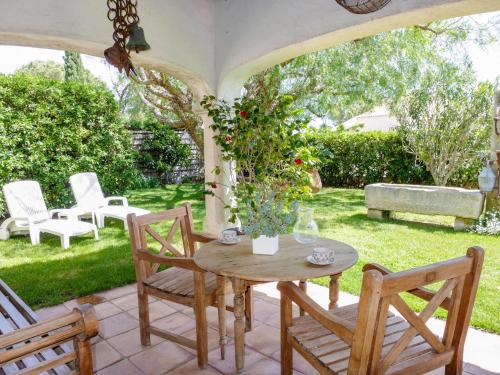Holiday Home Le Petit Olivier by Interhome near Le Polynesia Beach