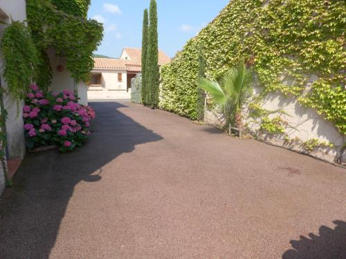 Holiday Home Le Petit Olivier by Interhome near Le Polynesia Beach