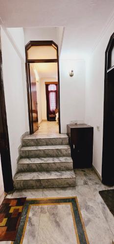 Amazing ! 4 BHK Service Apartment . photo 4