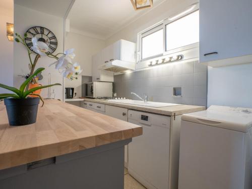 Apartment Les Mouettes by Interhome near Le Polynesia Beach