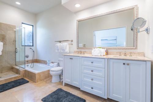 Water and sunset views in dreamy Cardiff by the sea in Encinitas, USA