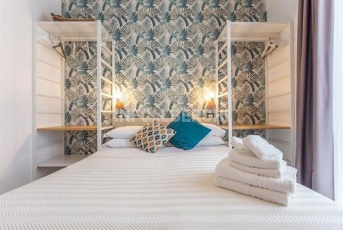 Economy Quadruple Room with Sea View image 2