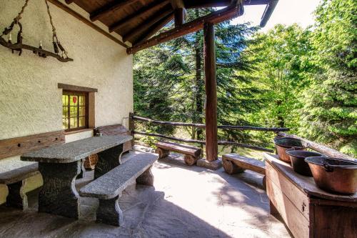 Casa al Fiume by Quokka 360 - Riverside House in the Verzasca Valley, Lavertezzo