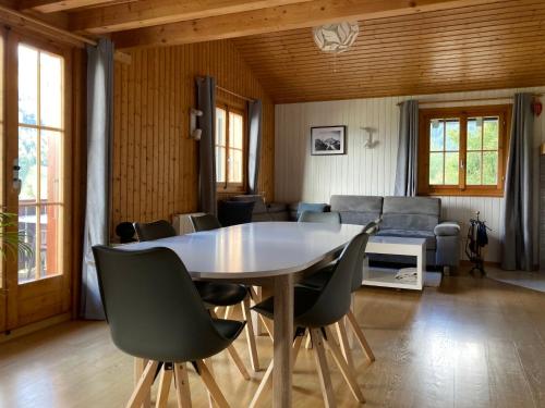 Chalet Chalet 1627 by Interhome, Pension in Moleson bei Le Crêt