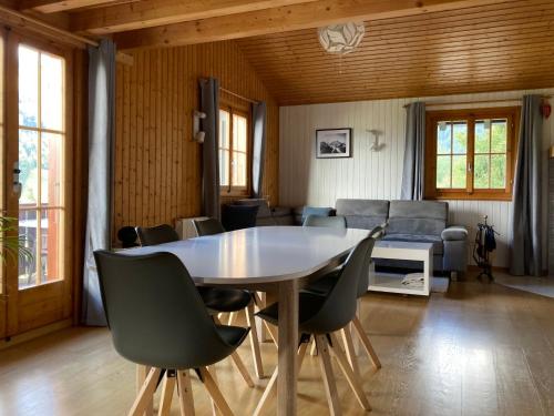 B&B Moléson - Chalet Chalet 1627 by Interhome - Bed and Breakfast Moléson