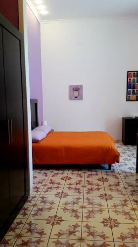 1 queen bed, 1 sofa bed