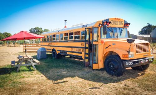 American School Bus Glamping - Somerset - Hotel - Cheddar