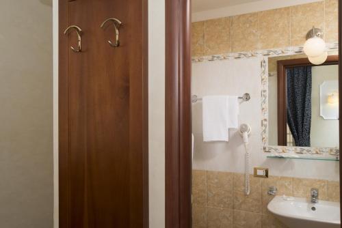 AdoraSuite B&B Room Type - Deluxe Double or Twin Room