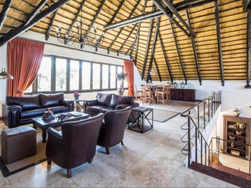 Pub/salon, La Rochelle Lodge Namibia Tsumeb in Tsumeb