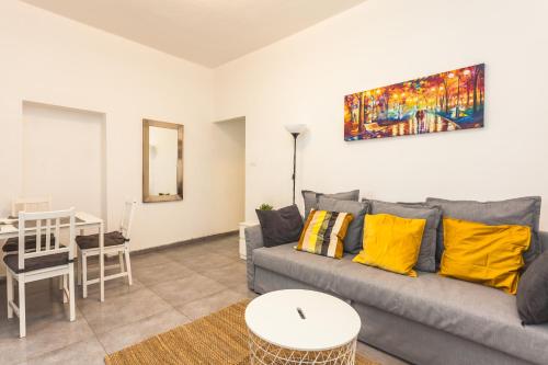 . Lovley Apartment close to the beach and Carmel market