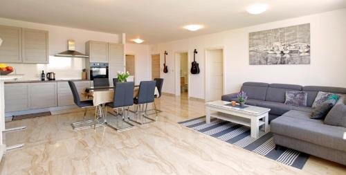 Modern 2-Bed Apt, Late check in available, Split (Foto 6)