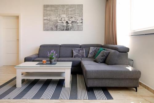 Modern 2-Bed Apt, Late check in available, Split (Foto 10)