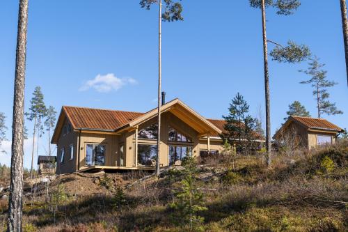 Prachtige woning bij het water met kano's en sauna