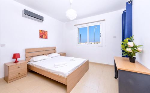 2 double beds, 2 twin beds, 2 sofa beds