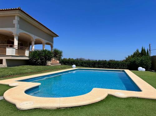 Villa Octopus by Bebreeze