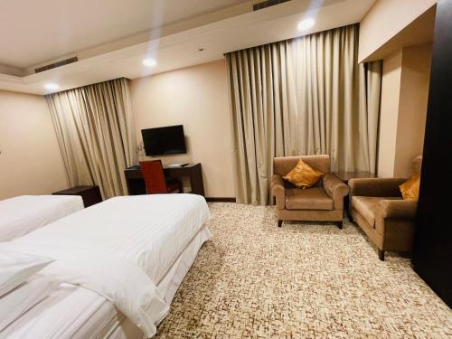 Deluxe Twin Room image 3