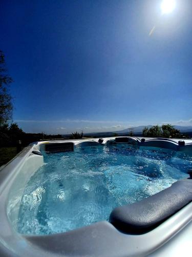 Samiro Villa Heated Whirlpool