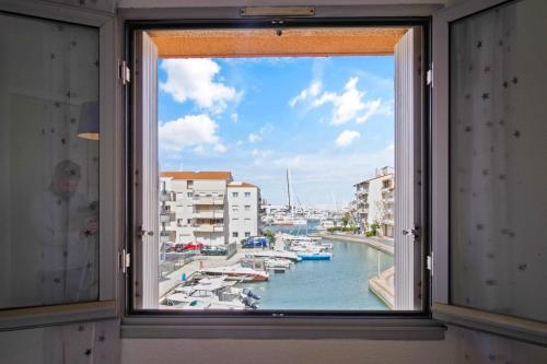 T2 dans la marina du port de Canet - 2622 -