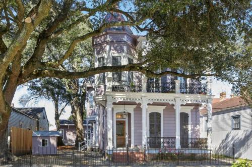 Carondelet House - 1886 Garden District Manse