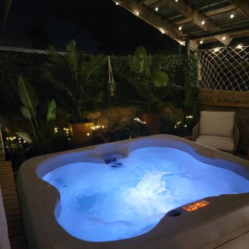 熱水浴缸, The Ritz Spa Sanctuary hot tub/patio/fam/pet in 聖思多羅