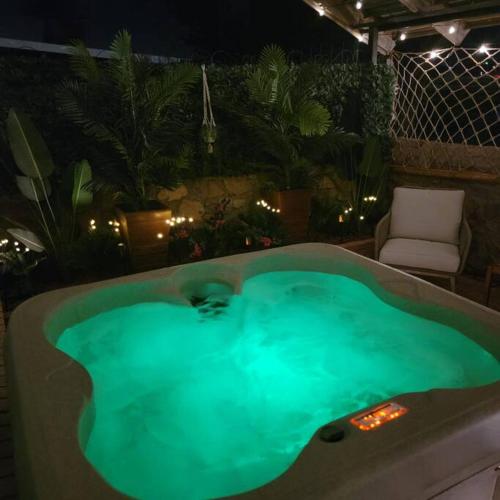 The Ritz Spa Sanctuary hot tub/patio/fam/pet in 聖思多羅
