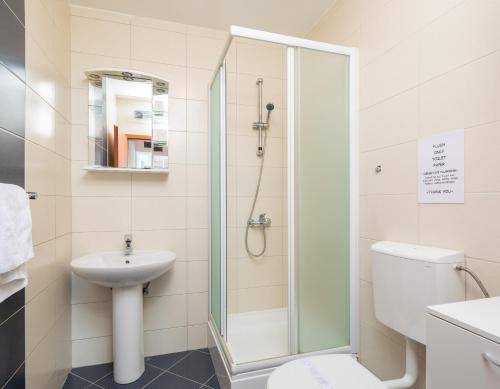 Solar Beach Inn - image 9