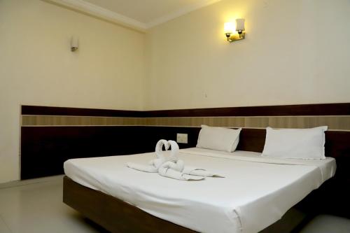 Hotel Om Shri Sai Deluxe