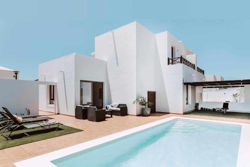 Villa Lyra, Piscina Climatizada 1