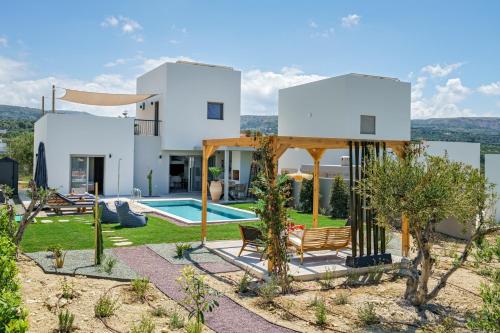 Modern Family Villa Leba with Private Pool & BBQ