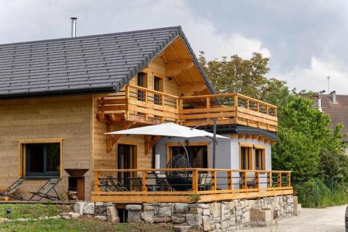 Chalet au coeur du Jura à 5min de la plage de Clairvaux gîte à louer Uxelles