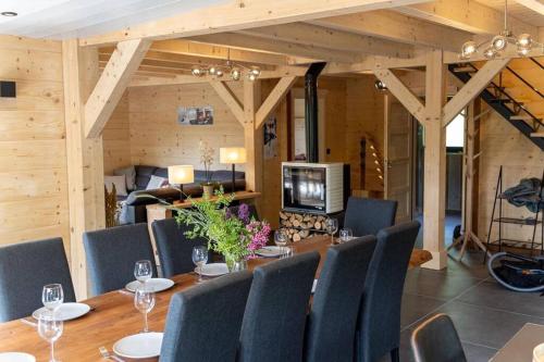 Chalet au coeur du Jura à 5min de la plage de Clairvaux (Chalet au coeur du Jura a 5min de la plage de Clairvaux) in 於克塞萊