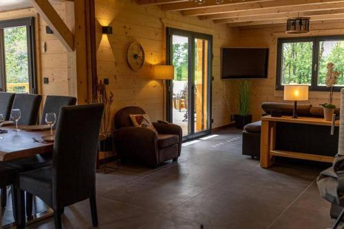 Chalet au coeur du Jura à 5min de la plage de Clairvaux (Chalet au coeur du Jura a 5min de la plage de Clairvaux) in 於克塞萊