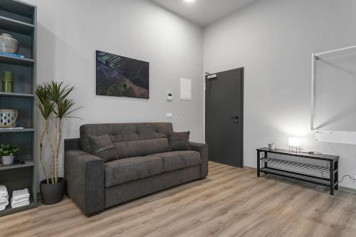 Cozy Studio Apartment - Tap to explore photos