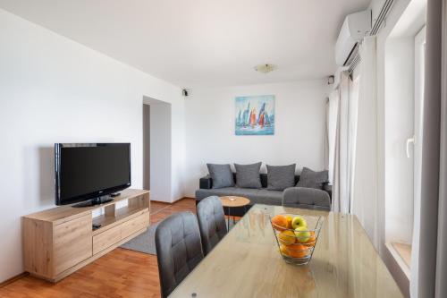 Solar Beach Inn - image 4