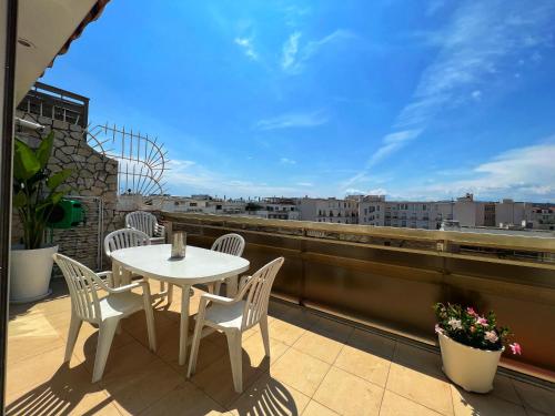 Apartment with Terrace image 3