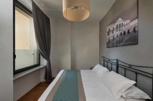1 queen bed, 1 twin bed
