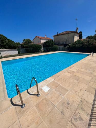 grand studio proche plage in La Fontonne