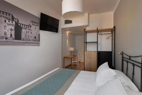 Double or twin room, city view