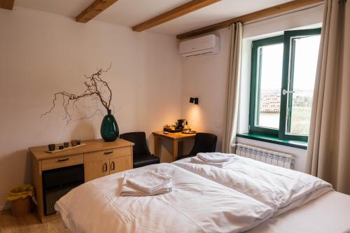 Rooms&Vinery Bregovi - Sobe in vinska klet Bregovi - Accommodation - Dobravlje