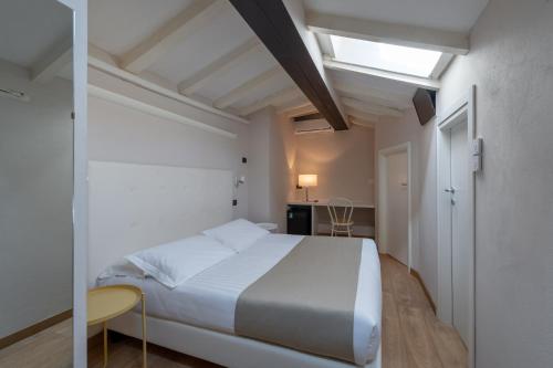 3 twin beds