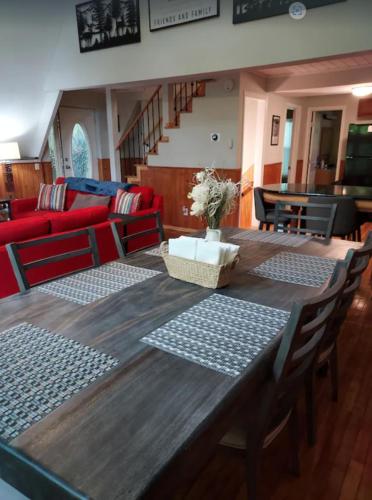 **Special Rate** Peaceful Cabin with Gameroom near Downtown Gatlinburg in Gatlinburg, USA