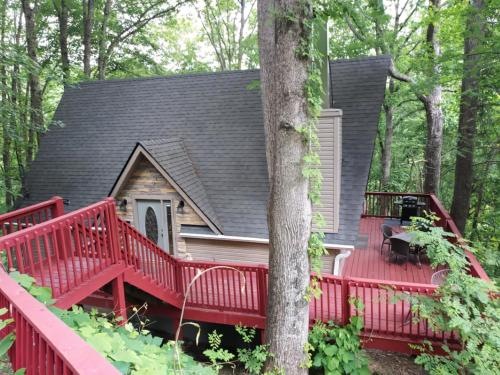 **Special Rate** Peaceful Cabin with Gameroom near Downtown Gatlinburg in Gatlinburg, USA