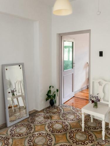 Himara Hostel, Himare