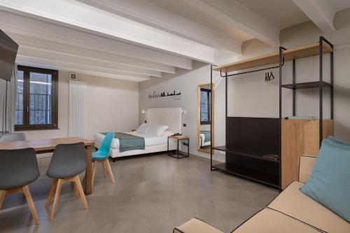  Bonacolsi Collection, MantegnaHotels in Mantua