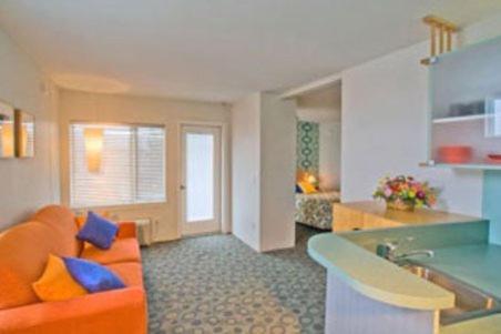 One Bedroom Suite with Queen Bed