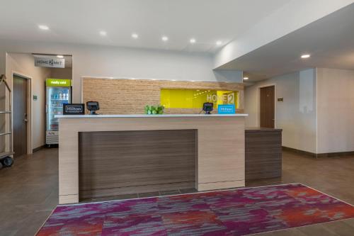 Home2 Suites by Hilton Bangor (홈2 스위트 바이 힐튼 방고르) - 로비