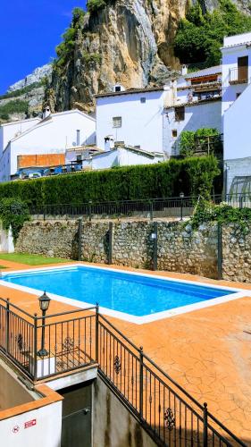 Apartamento con vistas a la piscina y al castillo templario