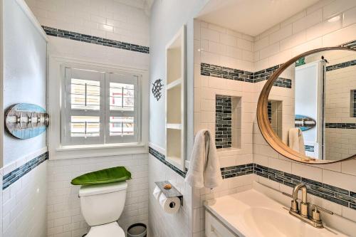 Historic Galveston Hideaway - Walk to the Beach! - image 3