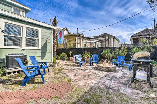 Historic Galveston Hideaway - Walk to the Beach! - image 13