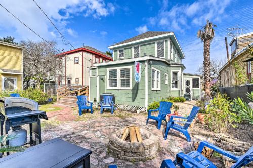 Historic Galveston Hideaway - Walk to the Beach! - image 7